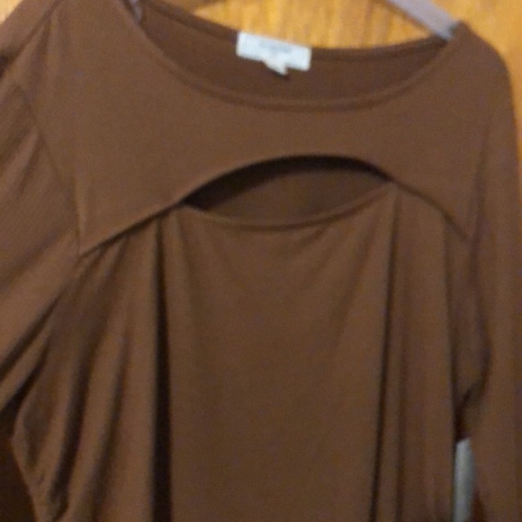 Plus size top - Picture 3 of 5